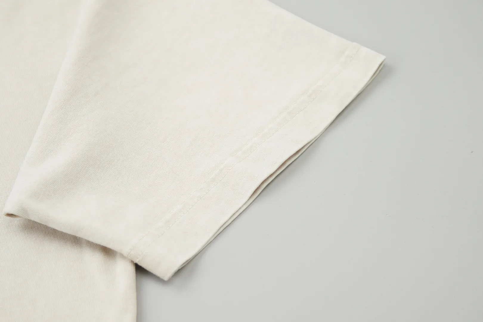 🅿️220 ✨CH✨🆕25SS spring and summer new style Crow ✝ embroidered short-sleeved frame Light luxury essential item for daily commuting for men and women Correct version Welcome to compare Detailed features · 280g 100% pure cotton double yarn jersey fabric · Custom dyed in the same vat, special thickened 32 count double-ply 1X1 thread · Imported Australian pearlescent diamonds ✝ pattern ➕ high-temperature stamping of hardware letters. Dyeing of ready-made garments, then faded and fried snowflake process, then washed to make it look old. General washing to improve the effect · Double-needle stitching and cross-stitch process · Original main mark washed tag brand moisture-proof paper packaging Color: black/grey/apricot Size: S/M/L/XL